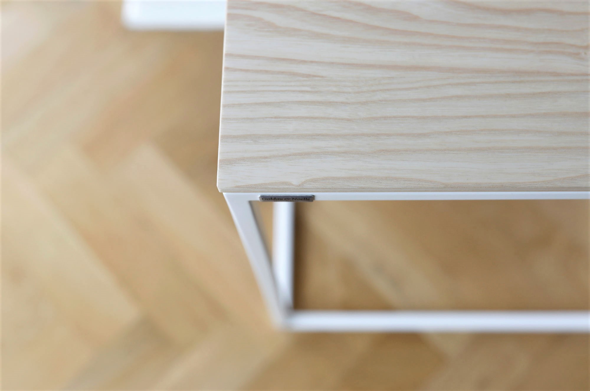 beistelltisch amat mit metallgestell in weiss - detailbild